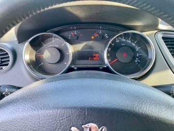 Peugeot 5008 I Minivan 2.0 HDi FAP 150KM 2013 Peugeot 5008 7- Osobowy 2.0 Diesel 150KM, zdjęcie 16