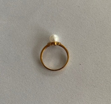 W KRUK pierścionek perła brylanty złoto 585