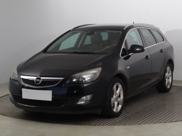 Opel Astra J Sports Tourer 1.7 CDTI ECOTEC 110KM 2011 Opel Astra 1.7 CDTI, Salon Polska, Navi, Klima, zdjęcie 1