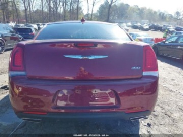 Chrysler 300C II 2018 Chrysler 300 Touring 2018 3.6 Benzyna 292KM, zdjęcie 2