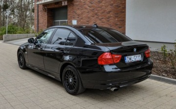 BMW Seria 3 E90-91-92-93 Limuzyna E90 318i 143KM 2010 BMW Seria 3 Lift 2010 r. Bezwypadkowy 2.0 Benzyna 143KM, zdjęcie 2