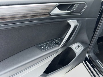 Volkswagen Tiguan II SUV Facelifting 2.0 TDI 200KM 2022 Volkswagen Tiguan 2.0TDI 200KM Elegance DSG 4x4 SerwisASO Acc Matrix Kessy, zdjęcie 9