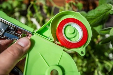 САДОВЫЙ НАБОР УСТРОЙСТВО ДЛЯ ПОДВЯЗКИ РАСТЕНИЙ 25М + СКОБЫ