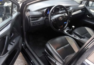 Toyota Avensis III Wagon Facelifting 2015 2.0 D-4D 143KM 2015 Toyota Avensis PL Salon _ kombi _ kamera cofania _ Alu17_ 2.0 Diesel 143KM, zdjęcie 15