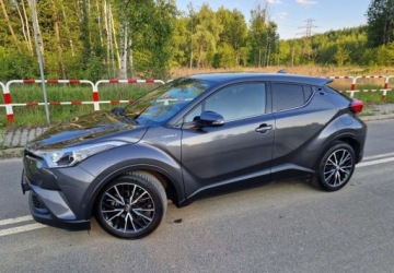 Toyota C-HR I Crossover 1.8 Hybrid 122KM 2017 Toyota C-HR 1,8 Hybrid Prestige Skora Kamera Navi 1.8 Hybryda 122KM, zdjęcie 2