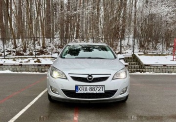 Opel Astra J Sports Tourer 1.4 Turbo ECOTEC 140KM 2011 Opel Astra Opel Astra 1.4 Turbo Cosmo 1.4 Benzyna 140KM, zdjęcie 2