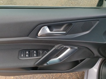 Peugeot 308 II SW Facelifting 1.2 PureTech 130KM 2018 PEUGEOT 308 II 1.2 Aut, Allure, PANORAMA, Full LED, podgrz. siedz, POLSKA, zdjęcie 24