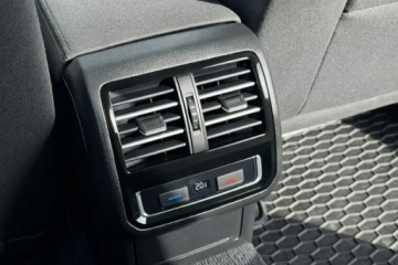 Volkswagen Passat B8 Variant 2.0 TDI BlueMotion SCR 150KM 2016 Volkswagen Passat Variant Łopatki Grzany fotel, zdjęcie 29