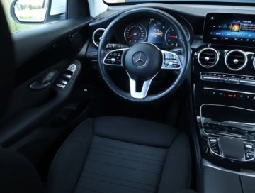 Mercedes GLC C253 SUV Facelifting 2.0 200d 163KM 2019 Mercedes GLC GLC 200 d 4MATIC, Salon Polska, 4X4, zdjęcie 4