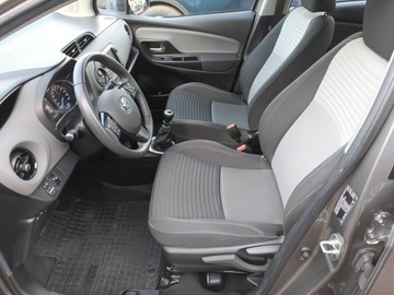 Toyota Yaris III Hatchback 5d Facelifting 2017 1.5 Dual VVT-iE 111KM 2019 Toyota Yaris 1,5-Dual-VVT-iE III (2011-2019) 1.5VV, zdjęcie 9