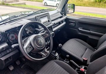 Suzuki Jimny IV Terenowy N1 1.5 VVT 102KM 2024 Suzuki Jimny PRO 1.5 4WD 5MT Ciemno-zielony Auto uzywane 1.5 Benzyna, zdjęcie 18