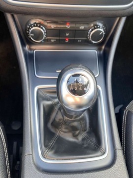 Mercedes CLA C117 Coupe Facelifting 1.5 180 d 109KM 2018 Mercedes-Benz CLA LEDY SKORY PARKTRONIC NAWIGACJA AMBIENTOWE OSWIETLENIE G, zdjęcie 13