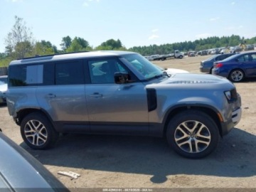 Land Rover Defender IV (L663) 2023 Land Rover Defender 2023r., 4x4, 2.0L 2.0 Benzyna 296KM, zdjęcie 4