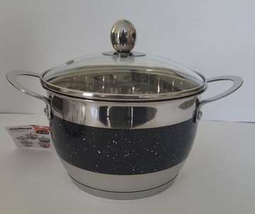 Набор из 12 черных кастрюль для индукции.