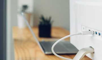 Алюминиевый адаптер Moshi с серебряным кабелем USB-C — DisplayPort 5K/60 кадров в секунду