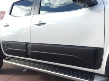 Накладки на двери Nissan Navara D23 NP300
