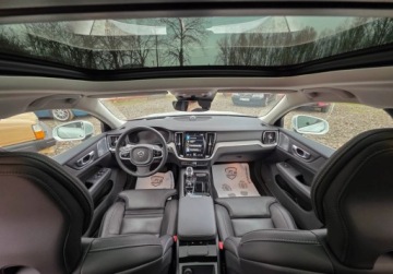 Volvo V60 II  Kombi Plug-in 2.0 T6 Plug-In Hybrid 341KM 2021 Volvo V60 FV 23 BW Panorama Kamery 360 Biala Perla 2.0 Hybryda Plug-in, zdjęcie 6