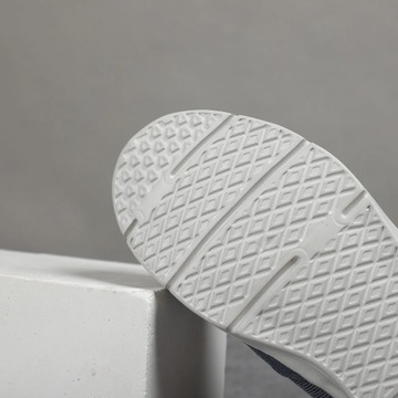 Мужские летние кроссовки, дышащие и удобные.