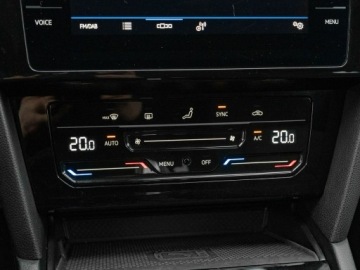 Volkswagen Passat B8 Variant Facelifting 1.5 TSI EVO 150KM 2021 Volkswagen Passat 1.5 TSI Business DSG HAK LED, zdjęcie 17