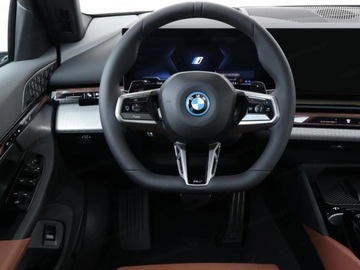 BMW Seria 5 G90-91 Sedan Plug-In 3.0 50e 489KM 2025 BMW Seria 5 550e xDrive Sport Sedan 3.0 (489KM) 2025, zdjęcie 5