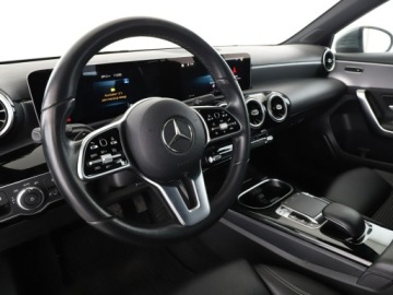Mercedes Klasa A W177/V177 Hatchback 1.3 200 163KM 2018 Mercedes A 200 automat półskóra navi klima auto, zdjęcie 13