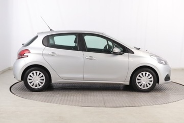 Peugeot 208 I Hatchback 5d Facelifting 1.2 PureTech 82KM 2017 Peugeot 208 1.2 PureTech, Salon Polska, zdjęcie 5