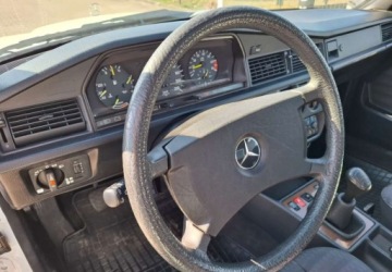 Mercedes 190 2.0 102KM 1989 Mercedes-Benz W201 (190) Mercedes-Benz W201 (190) 2.0 Benzyna 102KM, zdjęcie 13