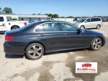 Mercedes Klasa E W213 2020 Mercedes-Benz Klasa E 2020 MERCEDES-BENZ E 350 4MATIC 2.0 Benzyna 255KM, zdjęcie 2