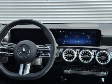 Mercedes Klasa A W177/V177 Hatchback Facelifting 2.0 220 190KM 2025 A Klasa 220 4-Matic AMG Line 2.0 (190KM) 2025, zdjęcie 6