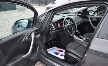 Opel Astra J Hatchback 5d 1.4 Turbo ECOTEC 120KM 2012 Opel Astra LIFT 1.4 Turbo Benzyna Tempomat Cz. parkowania 1.4 Benzyna 120KM, zdjęcie 11