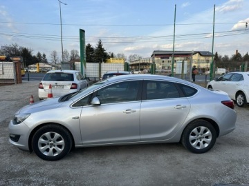 Opel Astra J Sedan 1.6 CDTI ecoFLEX 110KM 2015 Opel Astra Nawigacja/ Zamiana/ Kredyt, zdjęcie 4