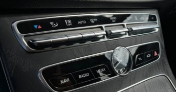 Mercedes Klasa E W213 Kombi 2.0 220d 194KM 2020 Mercedes-Benz Klasa E 4 Matic Automat Led Parktronic Kamera Navi Vir, zdjęcie 27