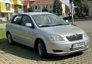 Toyota Corolla IX (E12) Hatchback 2.0 D-4D 110KM 2002 Toyota Corolla 2.0 diesel, 2002 KLIMA 2.0 Diesel 110KM, zdjęcie 4