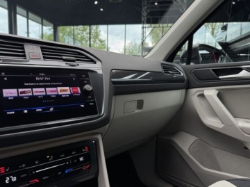 Volkswagen Tiguan II SUV Facelifting 1.5 TSI 150KM 2021 Volkswagen Tiguan Elegance ACC Ambiente Kamera Podgrz. fotele CarPlay, zdjęcie 21