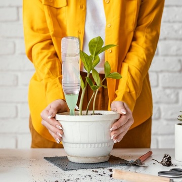 NAWADNIACZ DO KWIATÓW ROŚLIN NAWODNIENIE DONICZEK DOZOWNIK WODY OGRÓD