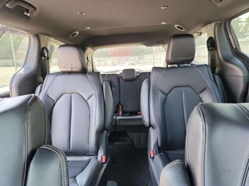 Chrysler Pacifica II 2023 Chrysler Pacifica Hybrid Touring L 2023 3.6l 3.6 Hybryda 260KM, zdjęcie 10