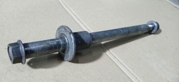 SUZUKI GS 500 OŚ OŚKA KOŁA PRZÓD PRZEDNIA TULEJKA