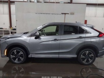 Mitsubishi Eclipse Cross 2023 Mitsubishi Eclipse Cross 1.5 benzyna 152KM 4X4 wersja SEL-SAWC, drobna szk, zdjęcie 7