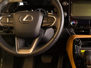 Lexus NX II SUV Facelifting 2.5 450h+ 292KM 2025 LEXUS NX 450h+ Prestige AWD Suv 2.5 (292KM) 2025, zdjęcie 12