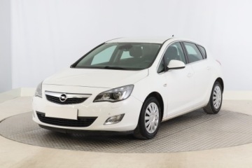 Opel Astra J Hatchback 5d 1.6 Turbo ECOTEC 180KM 2009 Opel Astra 1.6 T, Navi, Xenon, Klima, Klimatronic, zdjęcie 1