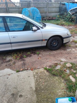 Opel Omega B Sedan 2.5 i V6 170KM 1998 samochód opel omega, zdjęcie 1