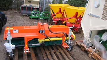 Полуоткрытая подметальная машина для песка и снега Kubota