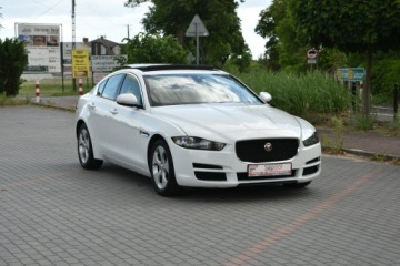 Jaguar XE Sedan 2.0 i4 250KM 2018 Jaguar XE 25T 2.0T 250KM 2018r. Skóra Panorama, zdjęcie 2