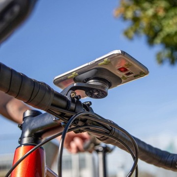 Sp Connect SPC+ прикрепляется к телефону/чехлу