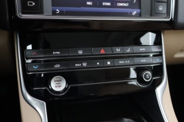 Jaguar XE Sedan 2.0 i4 163KM 2017 Jaguar XE E-Performance, Skóra, Navi, Klima, zdjęcie 15