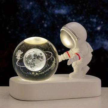 1 szt. Kreatywny astronauta z rozświetlającą kryształową kulą, lampka nocna USB do biura