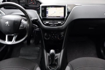 Peugeot 208 I Hatchback 5d Facelifting 1.2 PureTech 82KM 2016 Peugeot 208 1.2 PureTech, Navi, Klima, Tempomat, zdjęcie 11