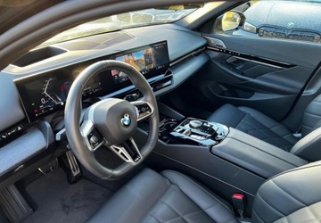 BMW Seria 5 G90-91 Sedan 2.0 20d 197KM 2024 BMW Seria 5 520d G60 197 KM Skretna tylna os Dealer BMW Bonkowscy, zdjęcie 13