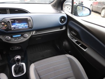 Toyota Yaris III Hatchback 5d Facelifting 2017 1.5 Dual VVT-iE 111KM 2017 Toyota Yaris 1.5 Dual VVT-i, Salon Polska, zdjęcie 7