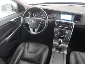 Volvo V60 I Kombi Facelifting 2.0 D3 DRIVE-E 150KM 2016 Volvo V60 D3 2.0, Skóra, Navi, Klima, Klimatronic, zdjęcie 6
